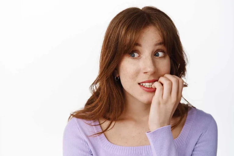Como afecta a la salud bucal el comerse las uñas?