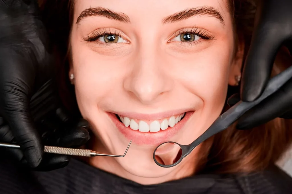 Recupera tu sonrisa y alegría con las limpiezas dentales periódicas